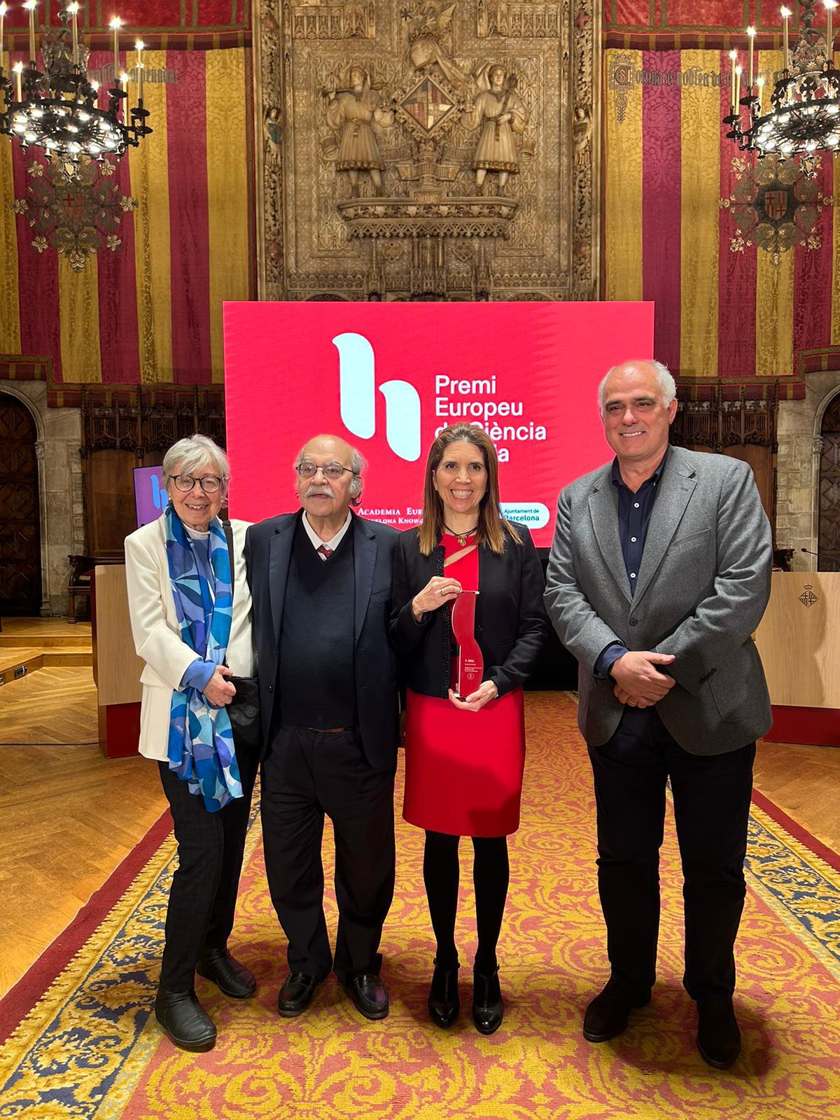 Nuria Oliver recibe el IV Premio Europeo Barcelona Ciencia Hipatia en el Ayuntamiento de Barcelona el 4 de marzo de 2024.