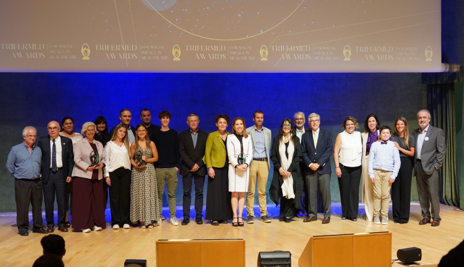 Nuria Oliver recibe el Premio Trifermed al Impacto Social en Salud en el Auditori AXA Illa Diagonal de Barcelona el 17 de septiembre de 2024.